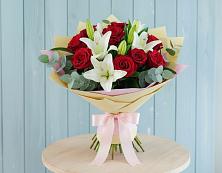 Букет цветов из:  Лилии и Розы в Кологриве