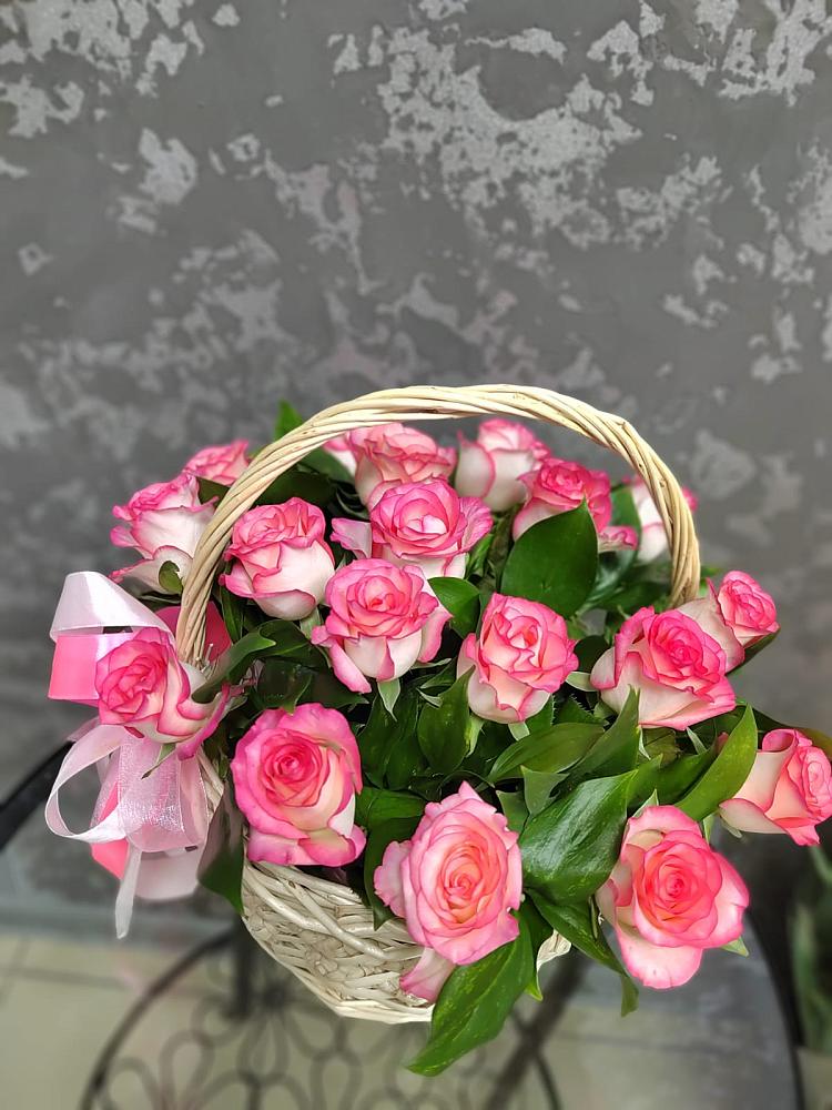 Цветочная композиция из Розы в корзине в Кологриве