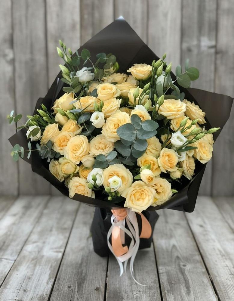 Букет цветов из: Розы и Лизиантусы в Кологриве