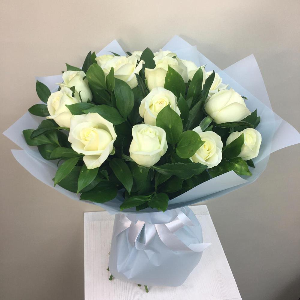 Букет 15 Белых роз Проуд в Кологриве