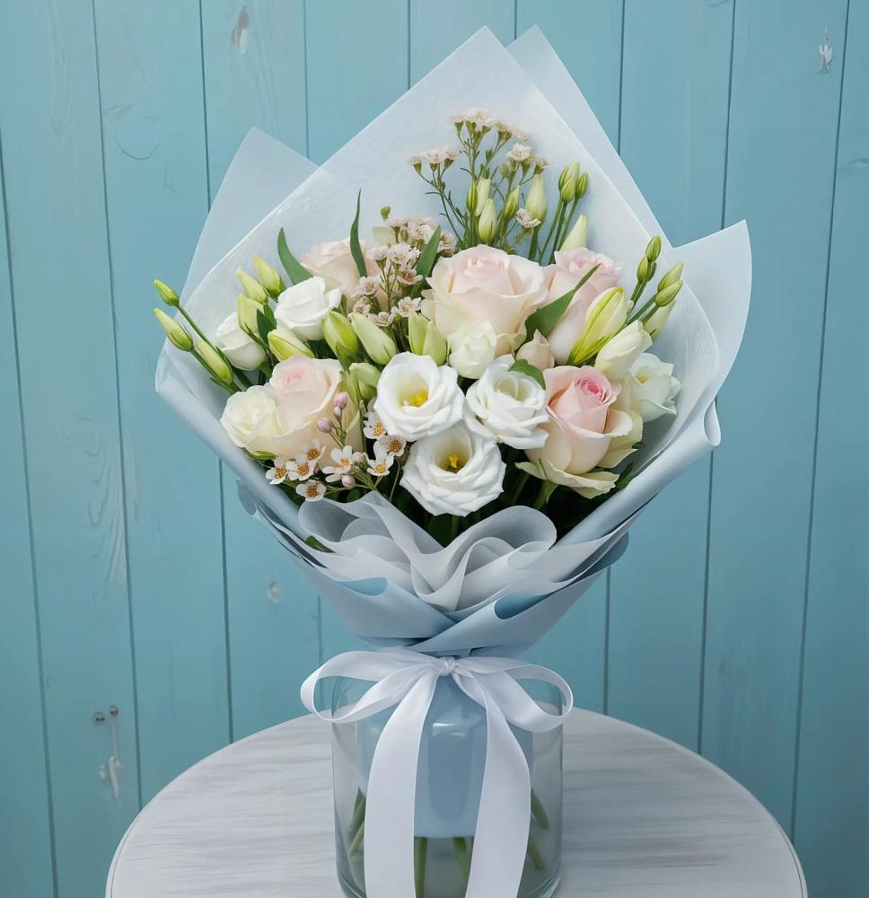 Букет цветов из: Розы и Лизиантусы в Кологриве