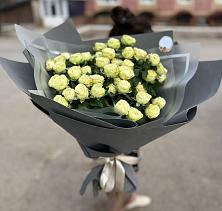 Букет Белые кустовые розы Солинеро в Кологриве