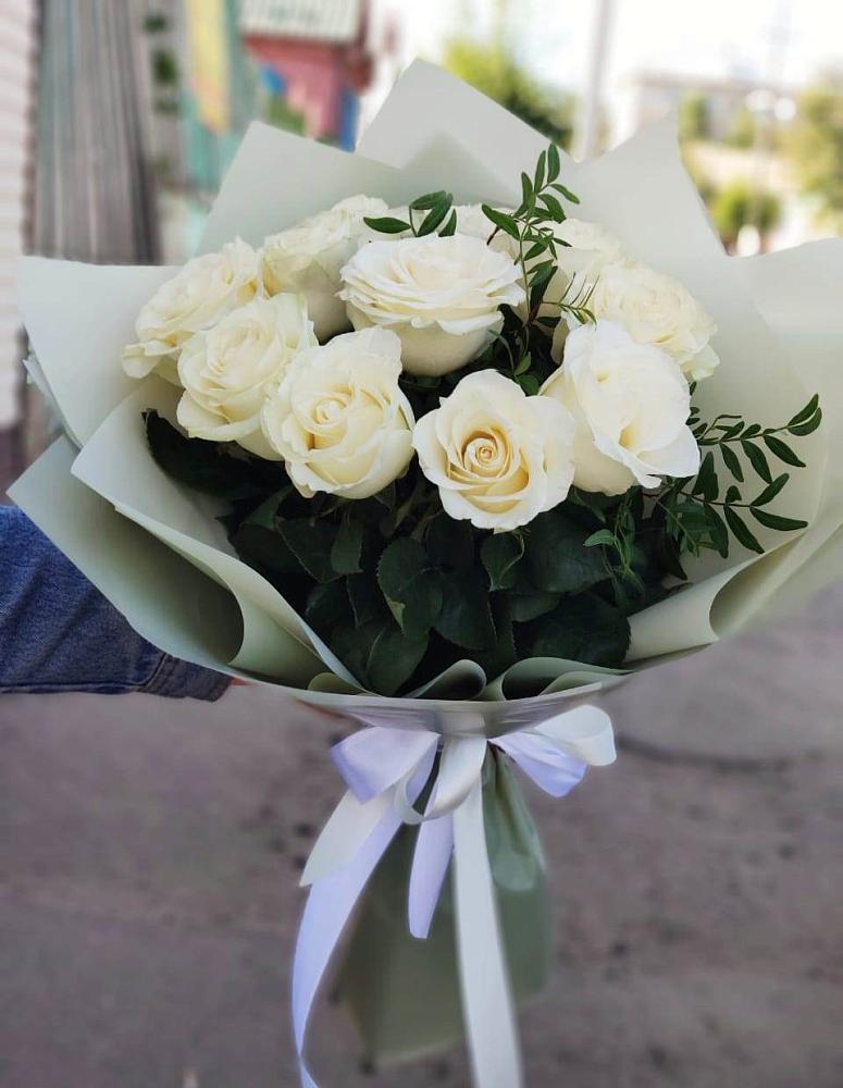 Букет Белые розы Проуд в Кологриве