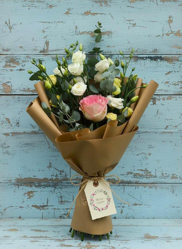 Букет цветов из: Розы и Лизиантусы в Кологриве