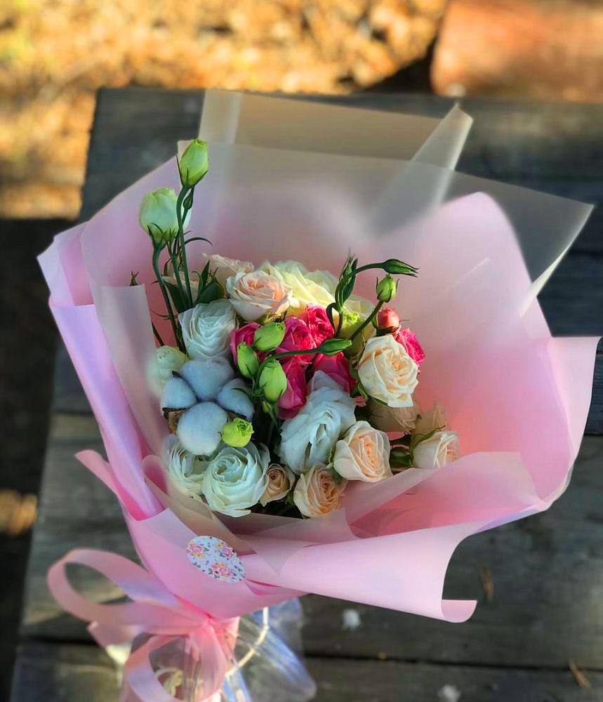 Букет цветов из: Розы и Лизиантусы в Кологриве