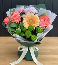 Букет цветов из:  Гвоздики, Розы, Герберы и Хризантемы в Кологриве