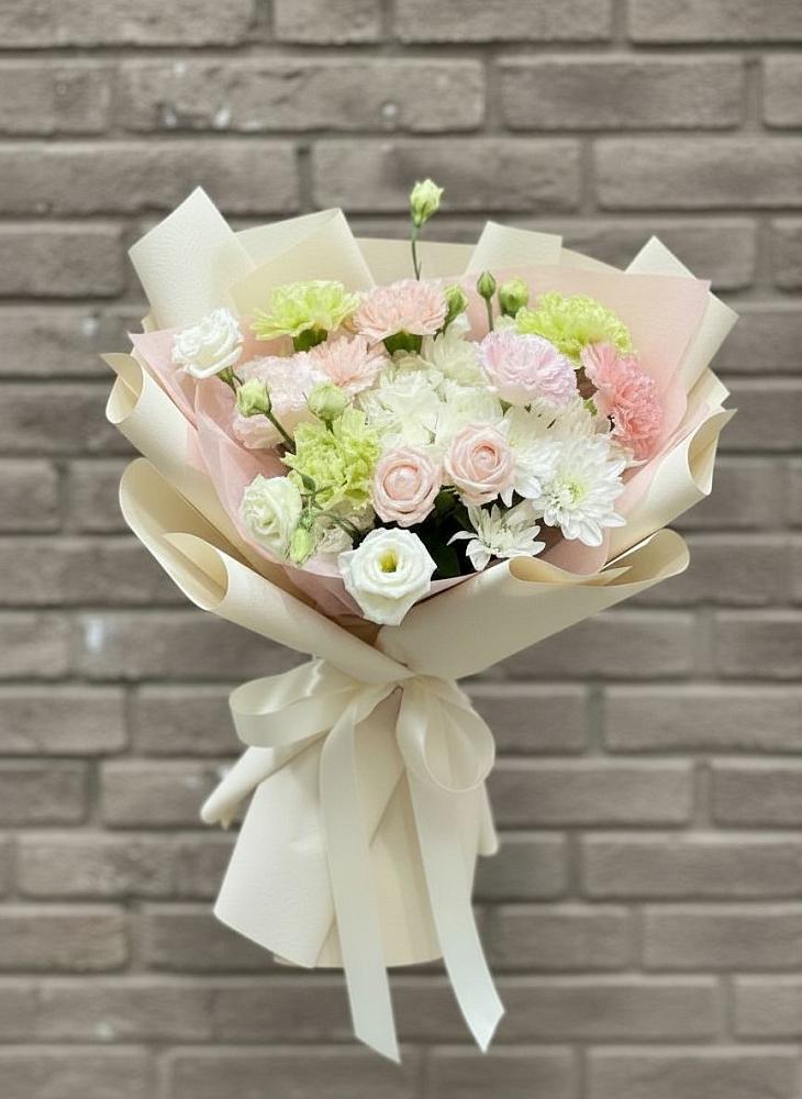 Букет цветов из: Гвоздики, Розы, Лизиантусы и Хризантемы в Кологриве