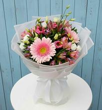 Букет цветов из:  Герберы, Альстромерии и Лизиантусы в Кологриве