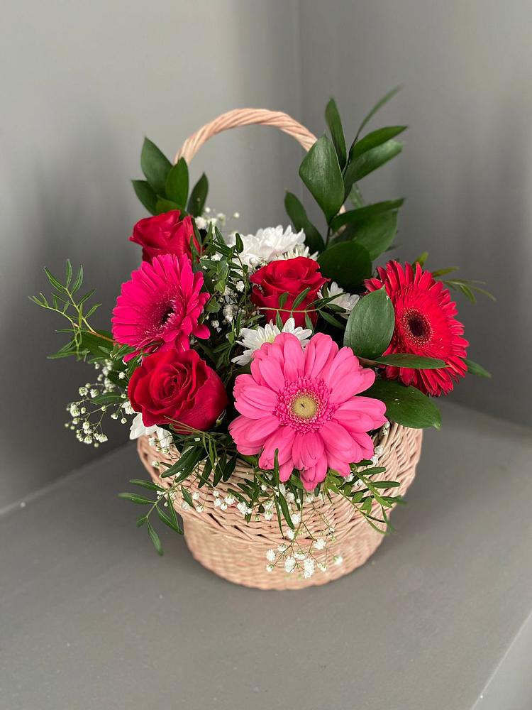 Цветочная композиция из Розы, Хризантемы и Герберы в корзине в Кологриве