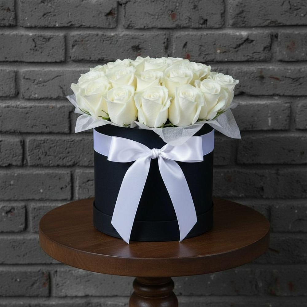 Цветочная композиция из Розы в шляпной коробке в Кологриве