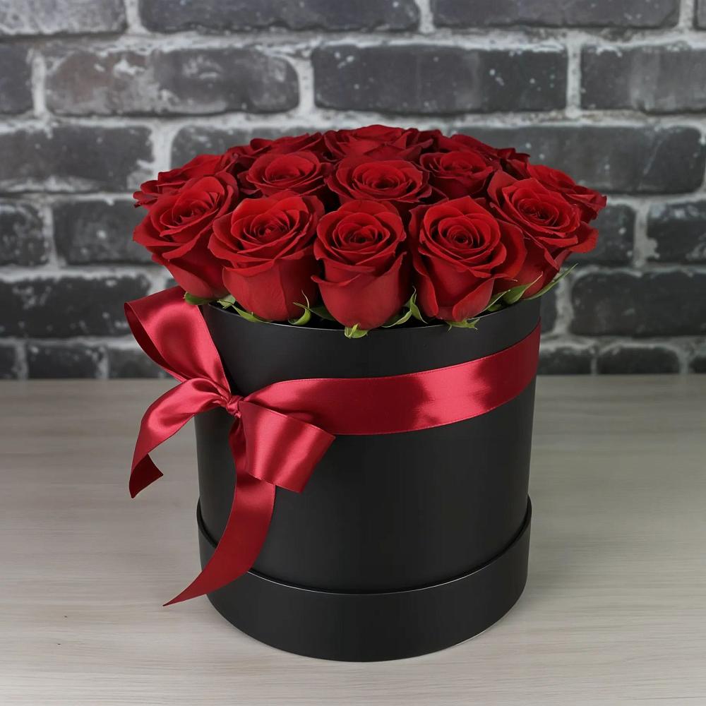 Цветочная композиция из Розы в шляпной коробке в Кологриве