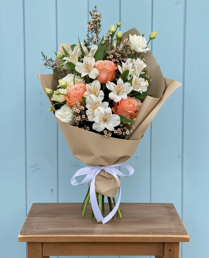 Букет цветов из: Альстромерии, Лизиантусы, Розы и Хризантемы в Кологриве