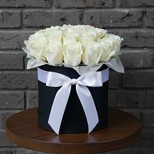 Цветочная композиция из Розы в шляпной коробке в Кологриве