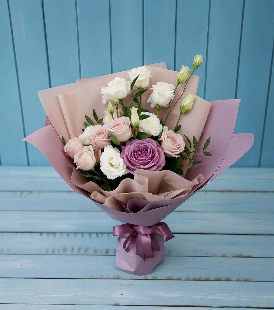 Букет цветов из: Розы и Лизиантусы в Кологриве